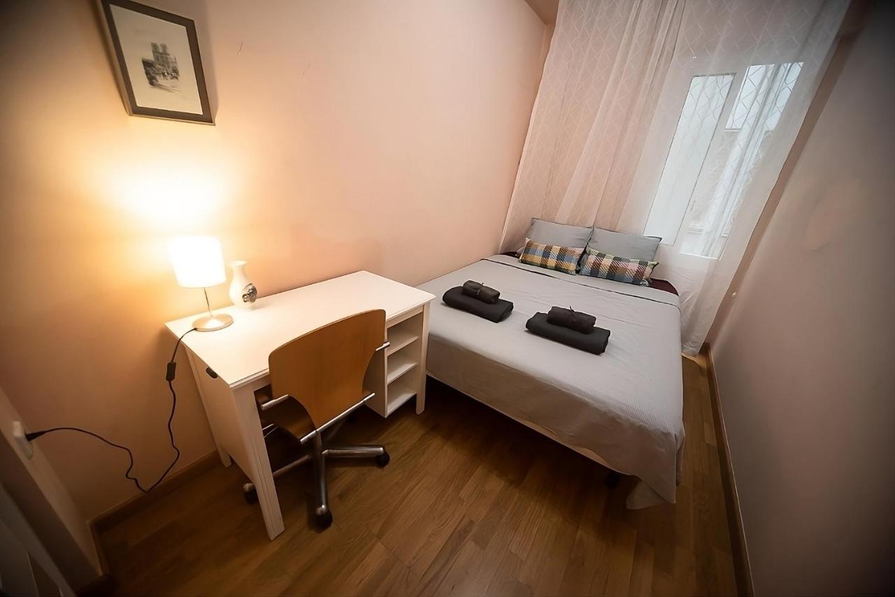 Traditional Rooms In Eixample Barcellona Esterno foto