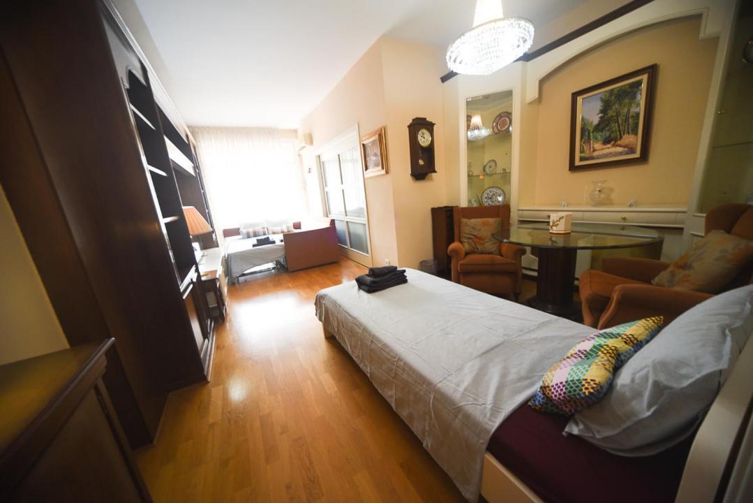 Traditional Rooms In Eixample Barcellona Esterno foto