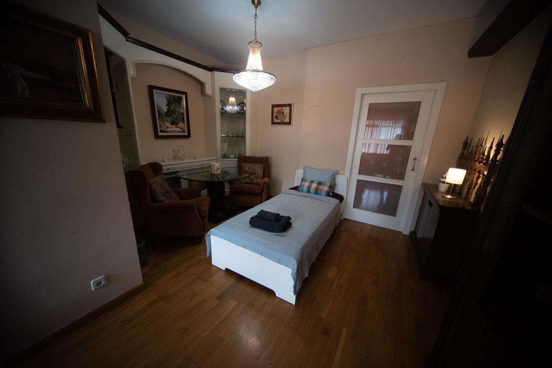 Traditional Rooms In Eixample Barcellona Esterno foto
