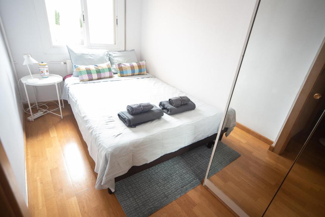 Traditional Rooms In Eixample Barcellona Esterno foto