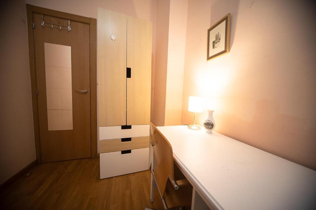 Traditional Rooms In Eixample Barcellona Esterno foto